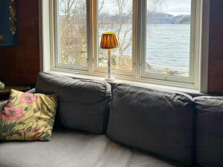 Family Cabin Close To The Water Near Mjøsvågen - 9