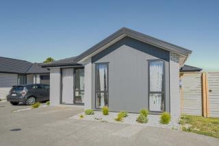 Comfortable Stay in Halswell Close to Shops & Park - 4