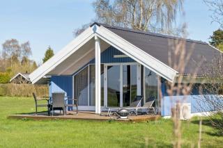 Perfect Base For Art And Flea Market Trips - 0