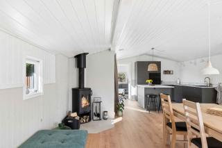 Renovated Holiday Home Near Beach And Town - 4