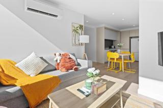 618 Abnb-Style Docklands 2BR Retreat Near CBD for 6 - 9