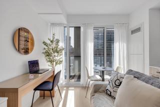 Work-Friendly 1BR Suite Steps to Eaton Centre - 8