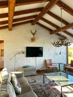 Mediterranean-Inspired Villa On Country Property - 7