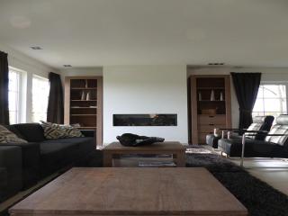 Spacious Holiday Park Villa for 10 - 2