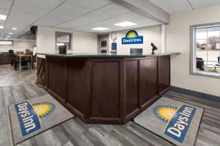 Days Inn by Wyndham Pierre - 4