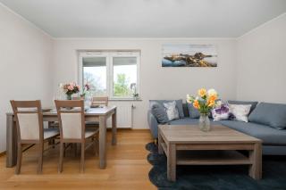 Rodzinny Apartament z Dwiema Sypialniami i Balkonem we Wrocławiu by Noclegi Renters - 0