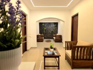 The Layover Lounge - Airport Transit Hotel - 0