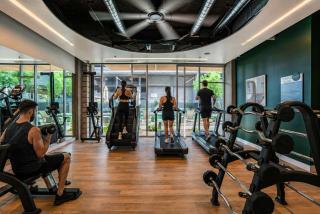 Alluring 2BD - DT - Gym, Pool, Parking - Sleeps 8 - 6