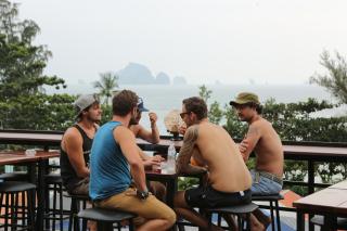 Balcony Party Hostel - 18-40 - Strand Ao Nang - 0
