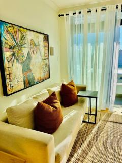 Superb-Rated Luxury Sea Point Apartment 200m to Ocean Promenade & Tidal Pool - 1