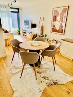 Superb-Rated Luxury Sea Point Apartment 200m to Ocean Promenade & Tidal Pool - 6