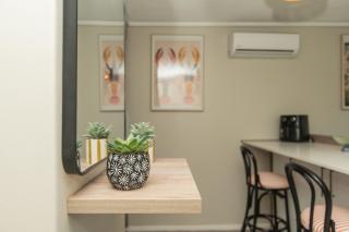 Ocean Oasis Brookes Hill Suites - 4
