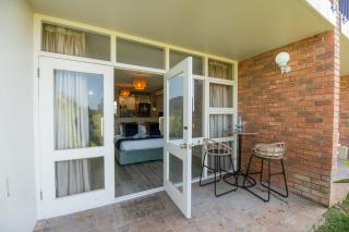 Ocean Oasis Brookes Hill Suites - 7