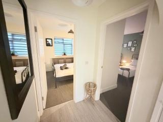 Glastone Mews - 2