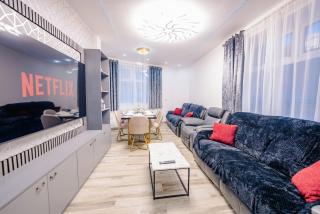 New and Central, 5 Bedroom, 11 Proper Beds, Free Parking & Wifi - 0