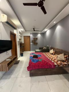 Stylish studio ! High -Rise view in noida - 2