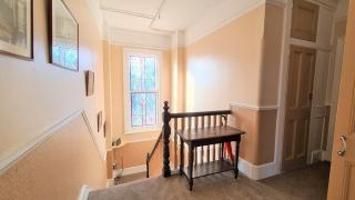 Large Sunny 2 Bedrom Flat - 4