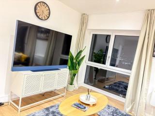 City Centre - Apt - Sleeps4 - Canal View - Parking - 5