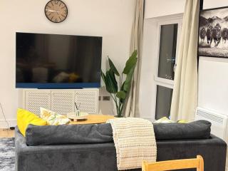 City Centre - Apt - Sleeps4 - Canal View - Parking - 7