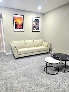 Private, Cozy, Luxury, Spacious One Bedroom Suite - 6
