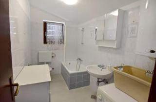 Spacious retreat for families and friends - 5