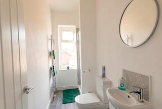 Stylish Ashbourne townhouse near the Peak District and Alton Towers - 9