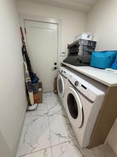 Downtown Vancouver Cozy Homestay - Near SkyTrain, BC Place & Free Parking - 2