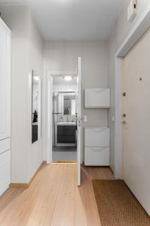 Cozy Retreat Near City Centre With Balcony - 3