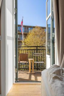 Cozy Retreat Near City Centre With Balcony - 1