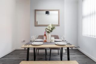 Ocean Stays- Near Anfield-Sleeps 7-Parking - 2