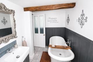 Hawthorn Cottage, romantic dog friendly cottage in Temple Sowerby - 1