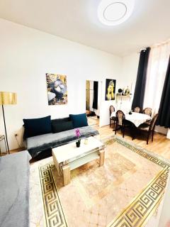 Family Apartment near Schönbrunn Palace HL11 - 0