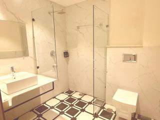 Lush Premier Hotel - 2