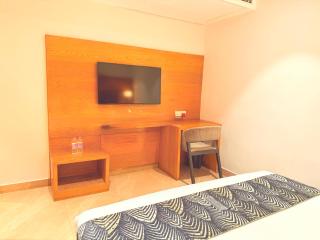 Lush Premier Hotel - 4
