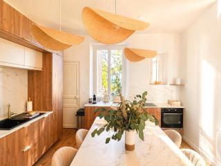 Villa Pacis rénovée - Face mer La Baule -15 pers - 5 suites avec SDB -Terrasse & BBQ sous les pins - 8