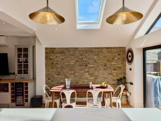 Cosy & Bright Earlsfield House Perfect for Family and Couples - 5