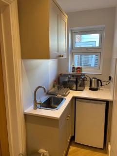 Sunny Garden WFH Retreat with Private Entrance and Parking near NEC BHX JLR - 3