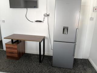 Cozy Studio in Oldbury with Extra Beds - 4