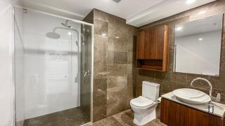 Premium CBD Skytower Stay Sleeps 5 - 7