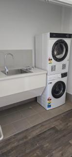 Spacious Hilbert Home with large bedrooms modern kitchen reverse cycle air conditioning in every room - 3