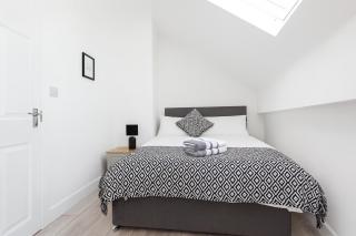 Spacious 5-Bed House Sleeps 10 - 2 Bathrooms - Parking - Near Anfield - 8