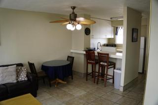 Waikiki condo 2 bedroom FREE parking 4beds - 9