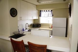 Waikiki condo 2 bedroom FREE parking 4beds - 8