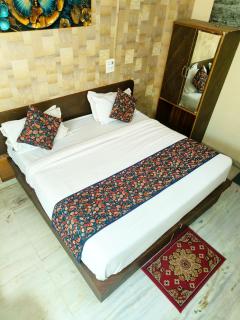 Grand Stays by Hotel Amisha - Near Station & Metro - 7