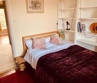 Bright 2-Bed Apartment with office in Newcastle - 4