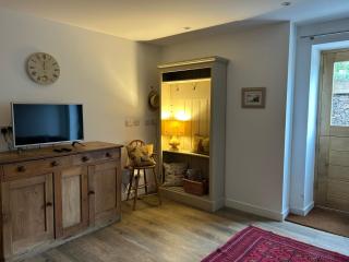 Hobbits quiet countryside Apartment , Kitchenette,wet room, Courtyard sitting room close to Badminton Chipping Sodbury - 7