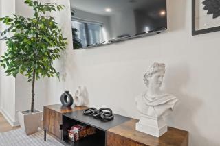 Huxley 6 Elegant Penthouse Heart of Downtown DC - 6