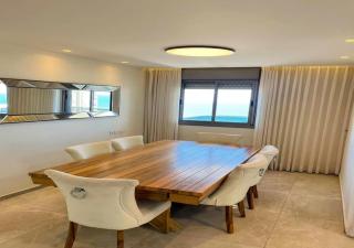 Bright 3BR w Large Terrace & Sea View l Mamad - 1