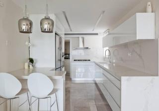 Bright 3BR w Large Terrace & Sea View l Mamad - 2
