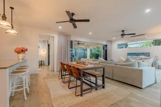 Trinity Beach Coastal Luxe Pool Retreat 4BR - 4